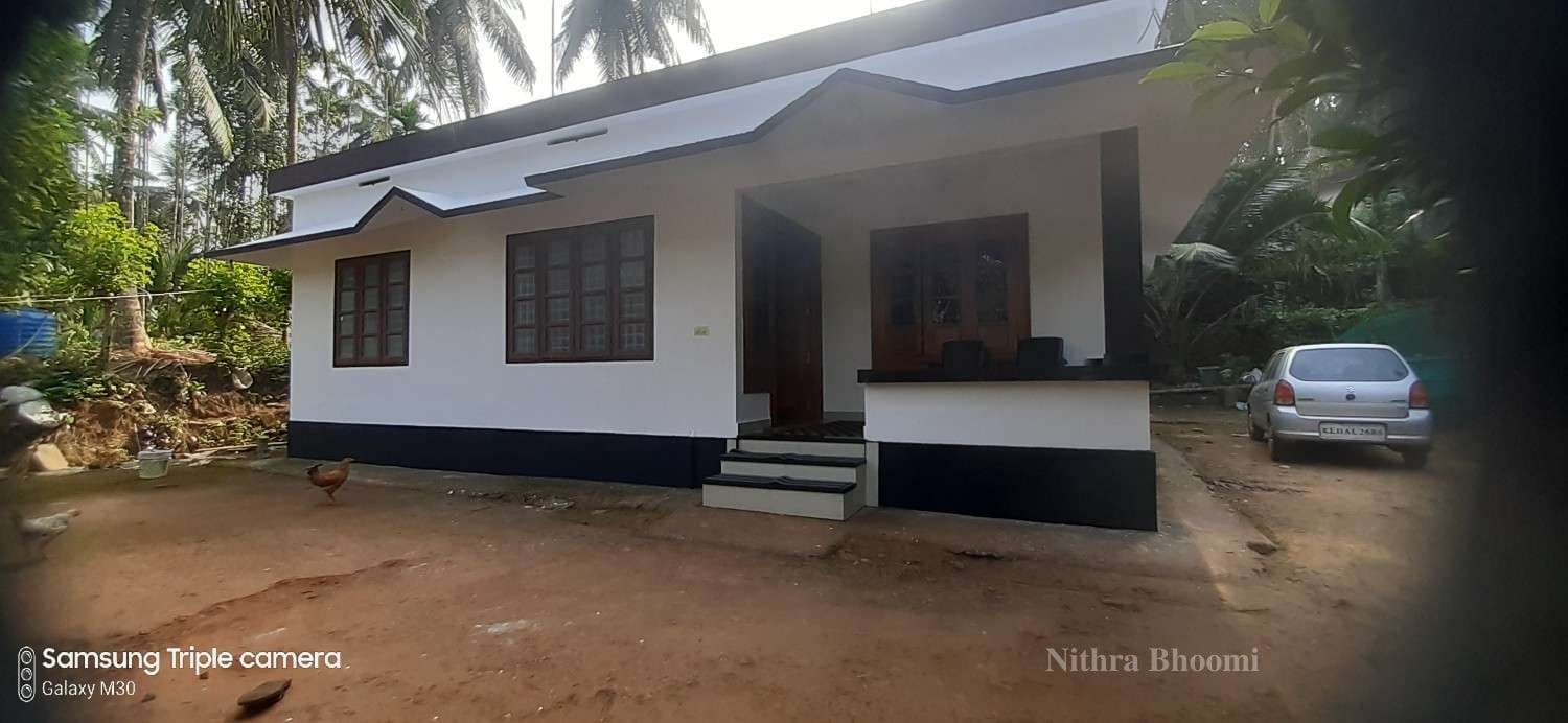 Independent House Property in Vallathail Para Colony, Mukkam