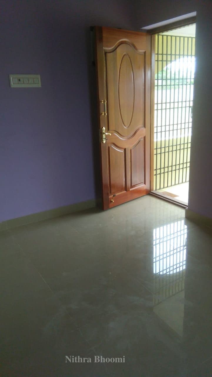 Naveena men howtel